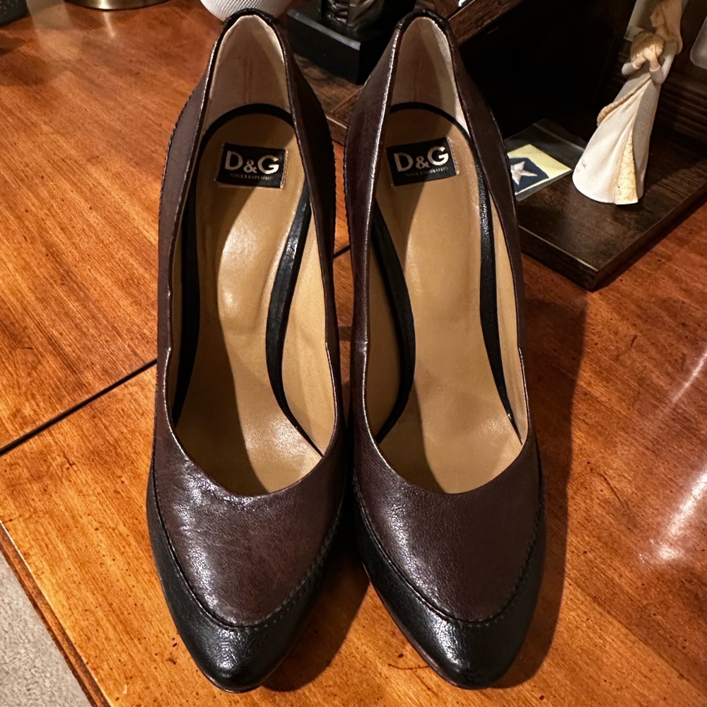 D&G Women's Elegant Brown and Black Heels